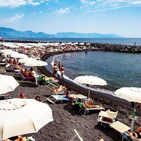 Villa Oplonti - Tra Napoli, Pompei E Sorrento トッレ・アンヌンツィアータ エクステリア 写真