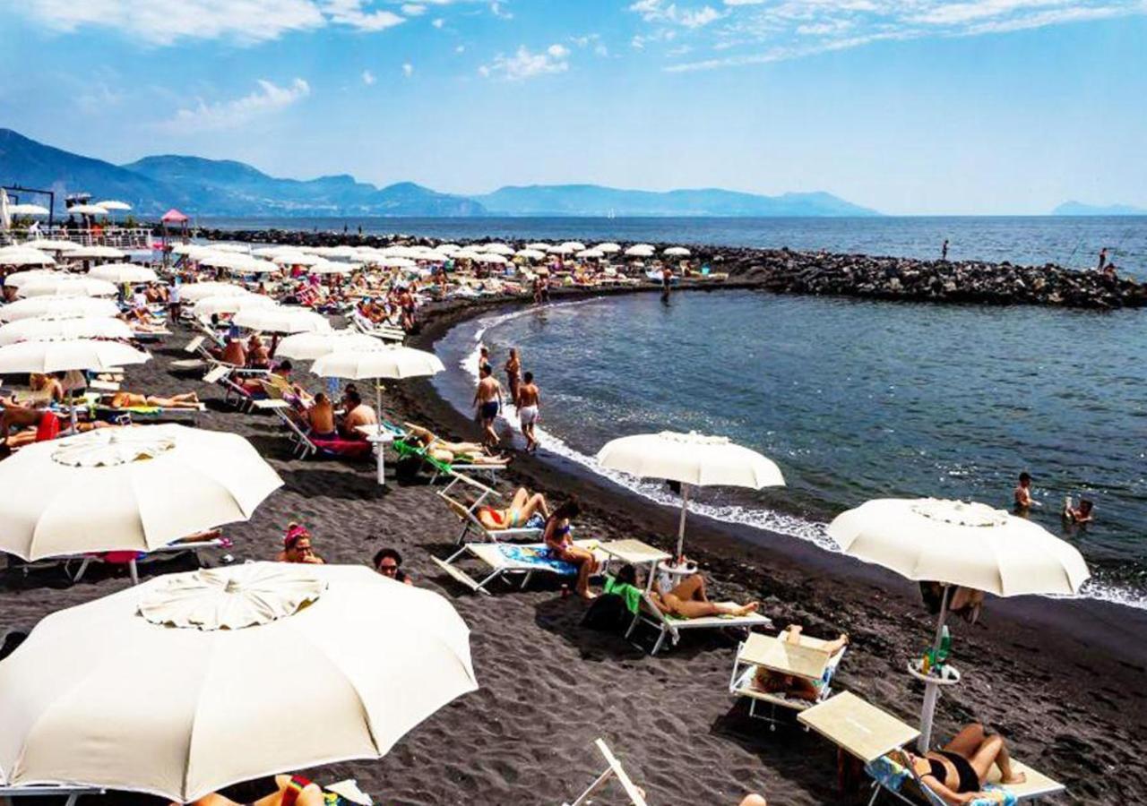Villa Oplonti - Tra Napoli, Pompei E Sorrento トッレ・アンヌンツィアータ エクステリア 写真